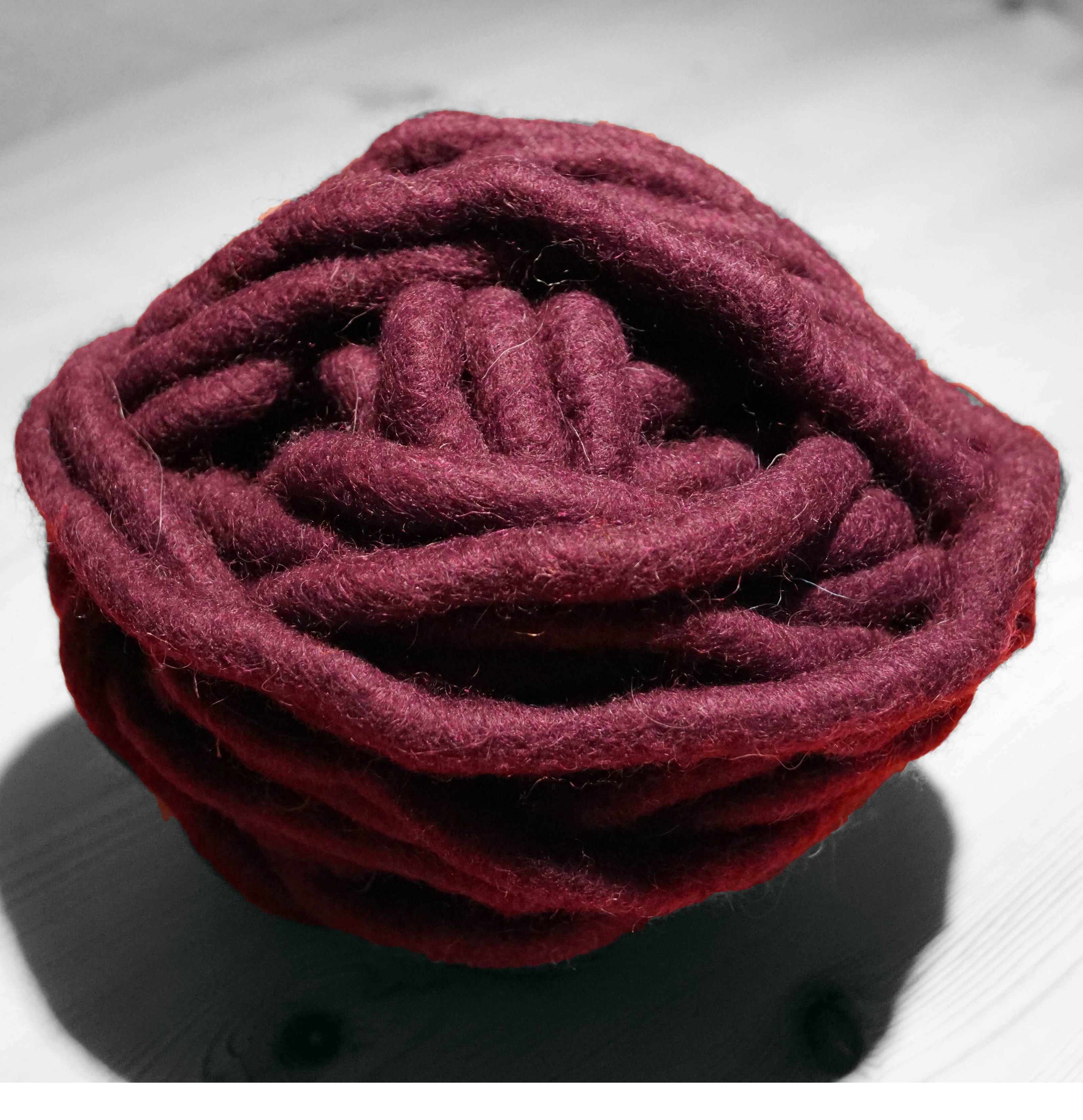 WOOL XXL 250g in Aubergine für grobe Strickprojekte