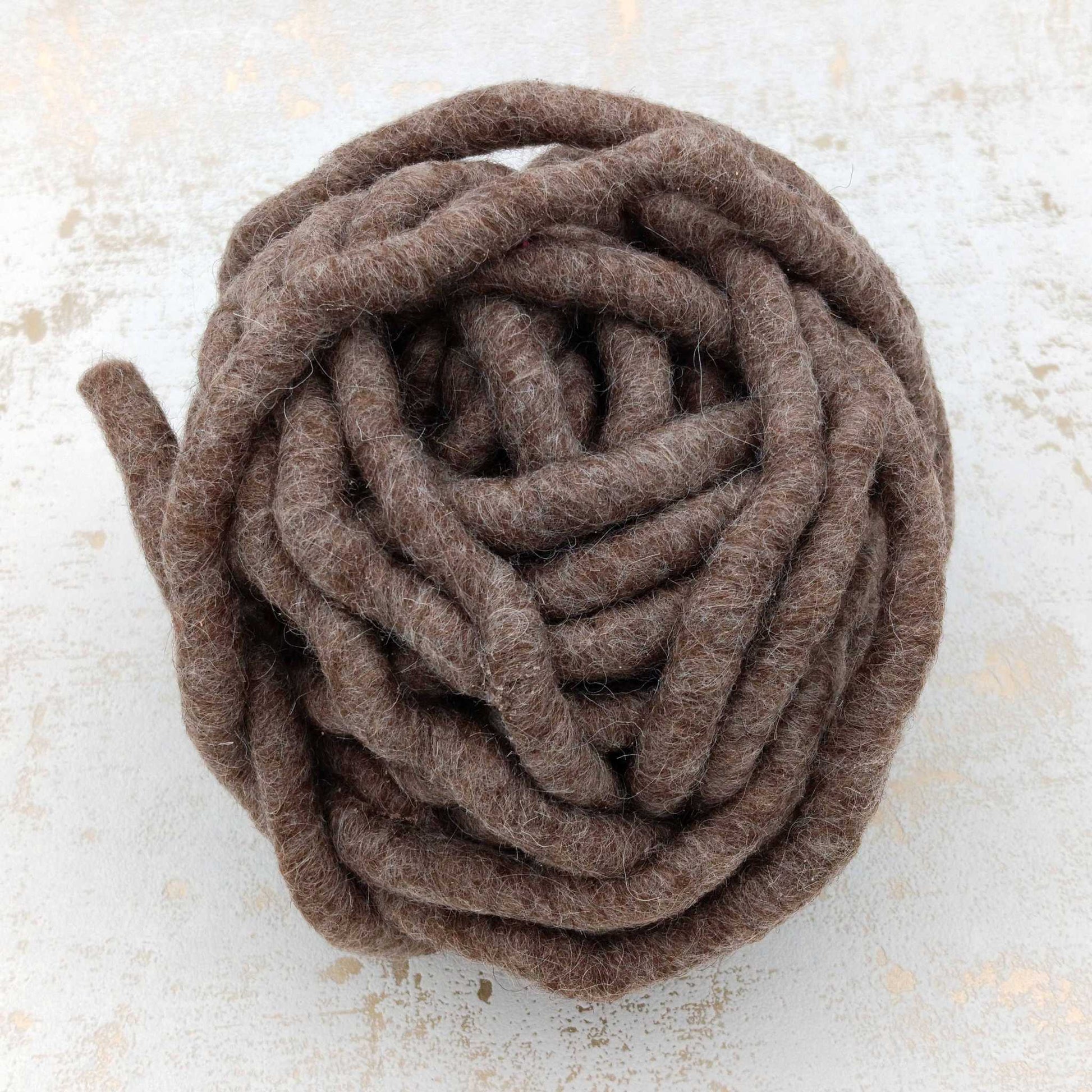 WOOL XXL 250g in Taupe für grobe Strickprojekte