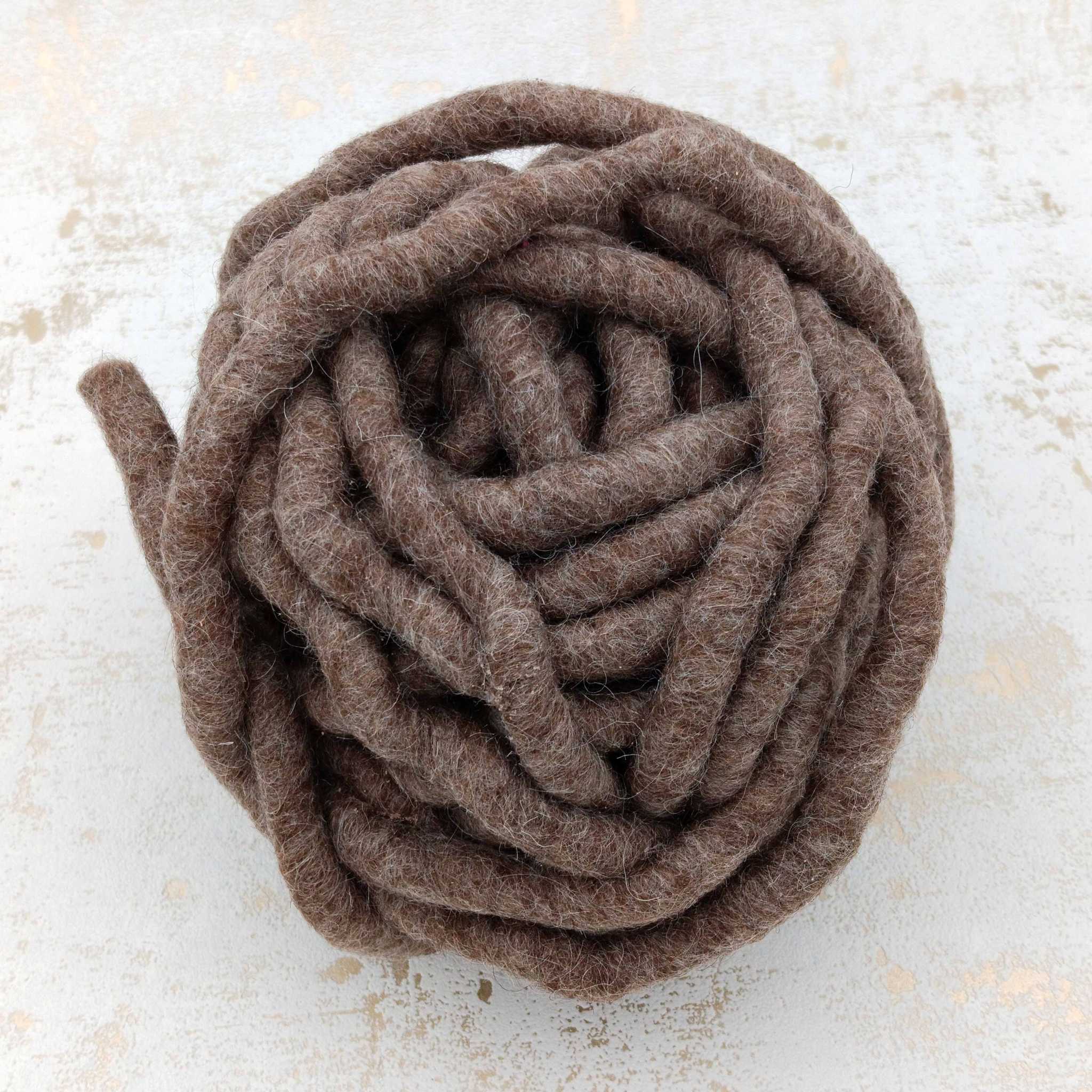 WOOL XXL 250g in Taupe für grobe Strickprojekte